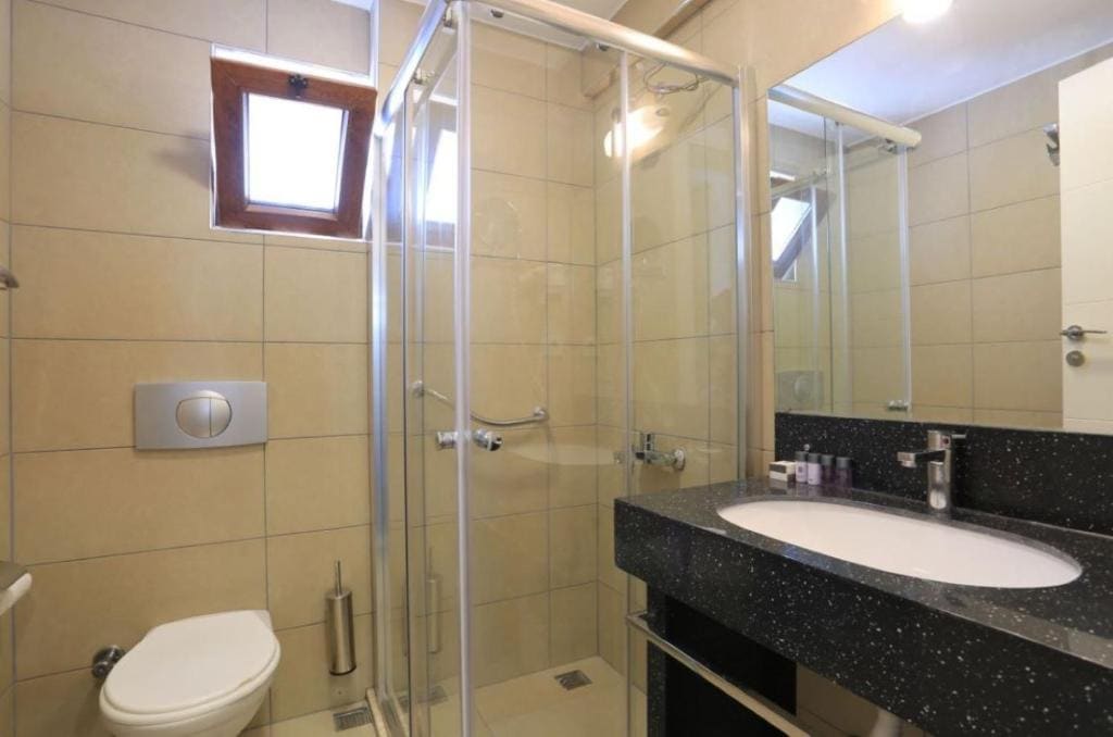 Double Room with Sea View room - Image 3