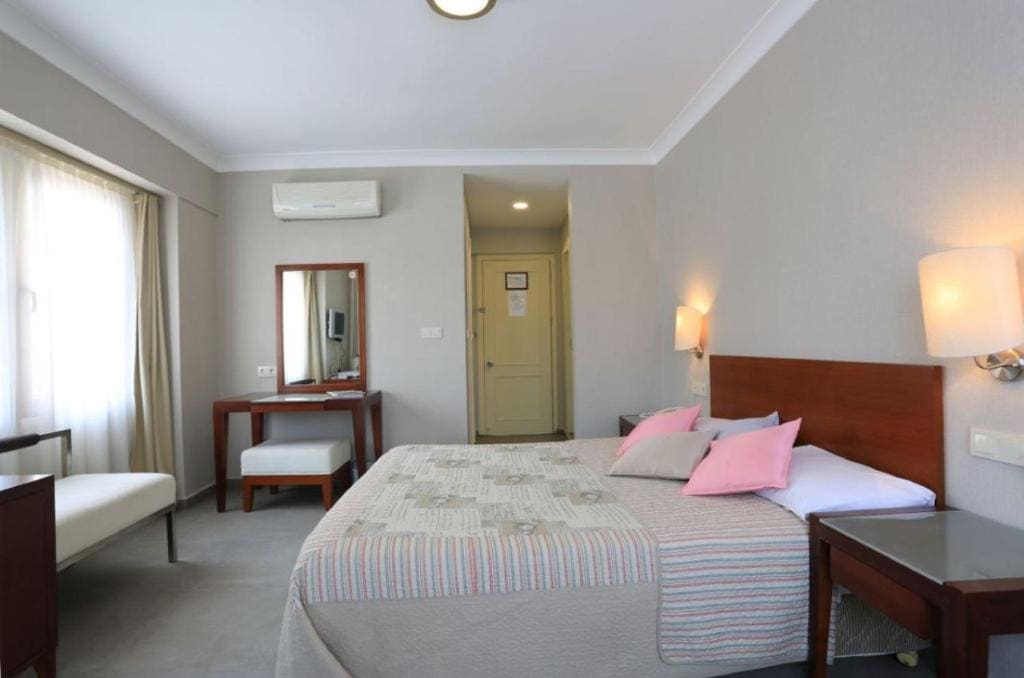 Double Room with Sea View room - Image 2