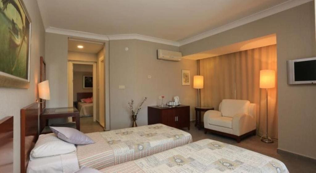 Family Room room - Image 2