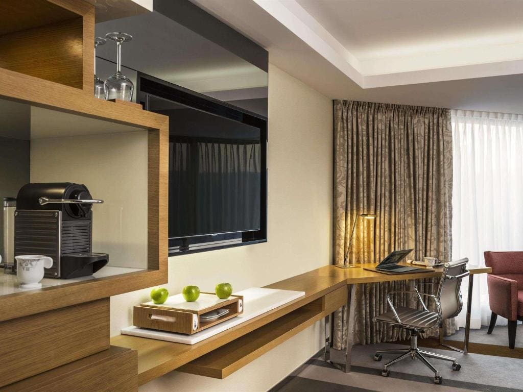 Corner Room with Garden View room - Image 3