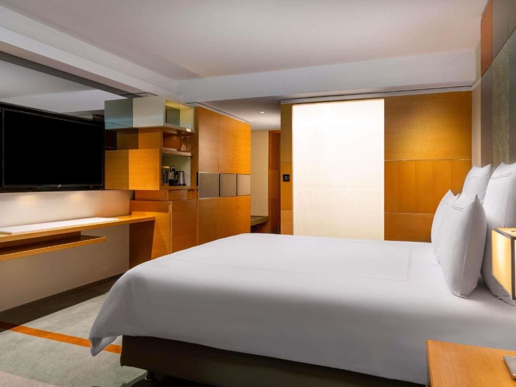 Swiss Advantage King Room with Bosphorus View room - Image 2