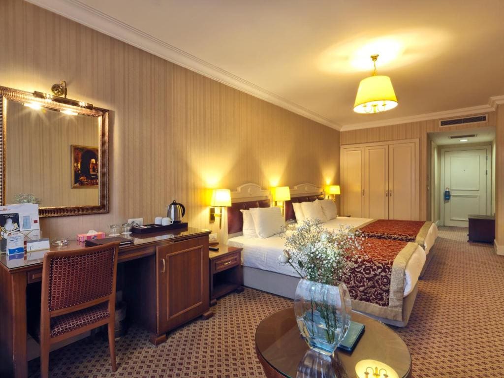 Family Room room - Image 2