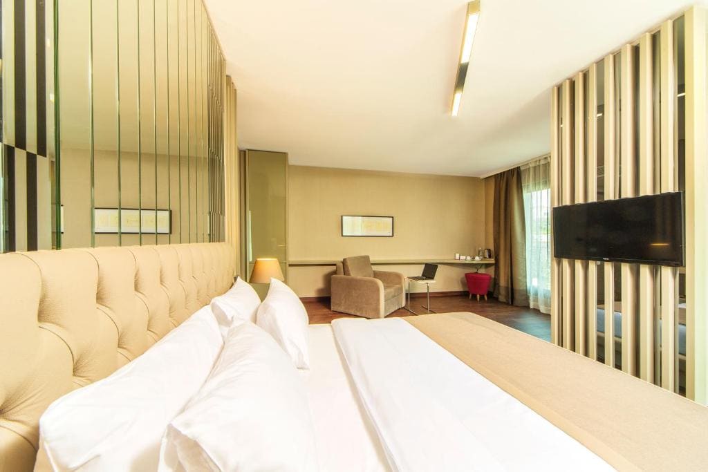 Double Room with Balcony room - Image 1