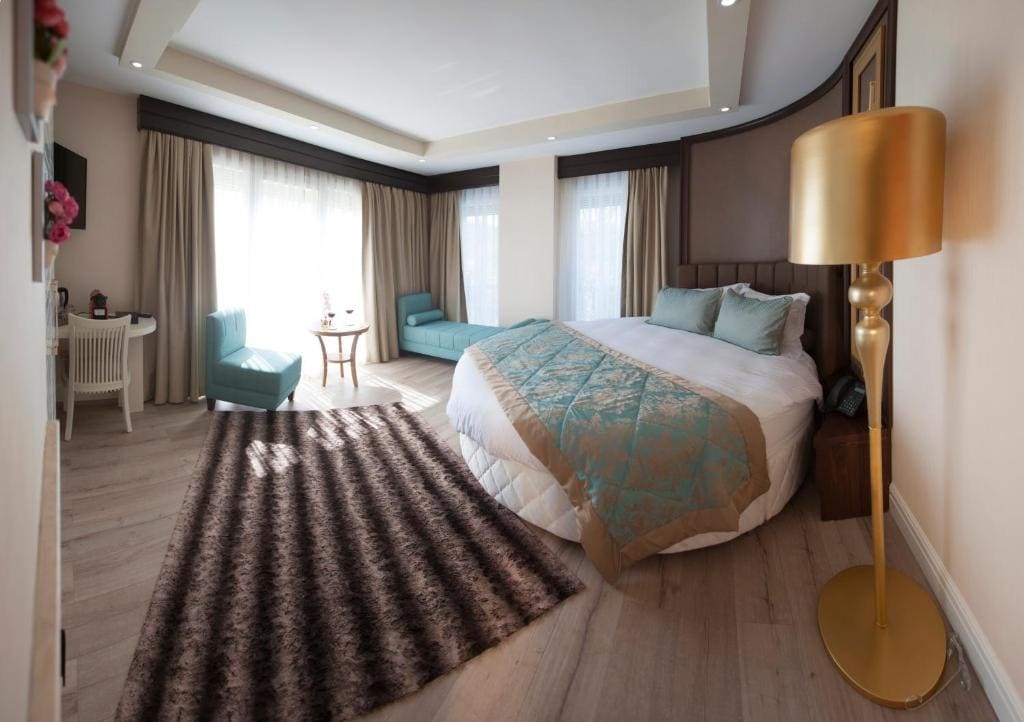 Corner Suite with River View room - Image 3