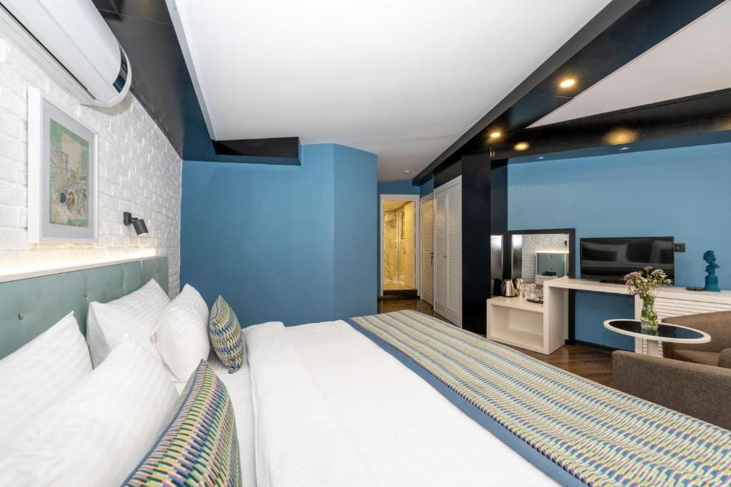Deluxe King Room room - Image 1