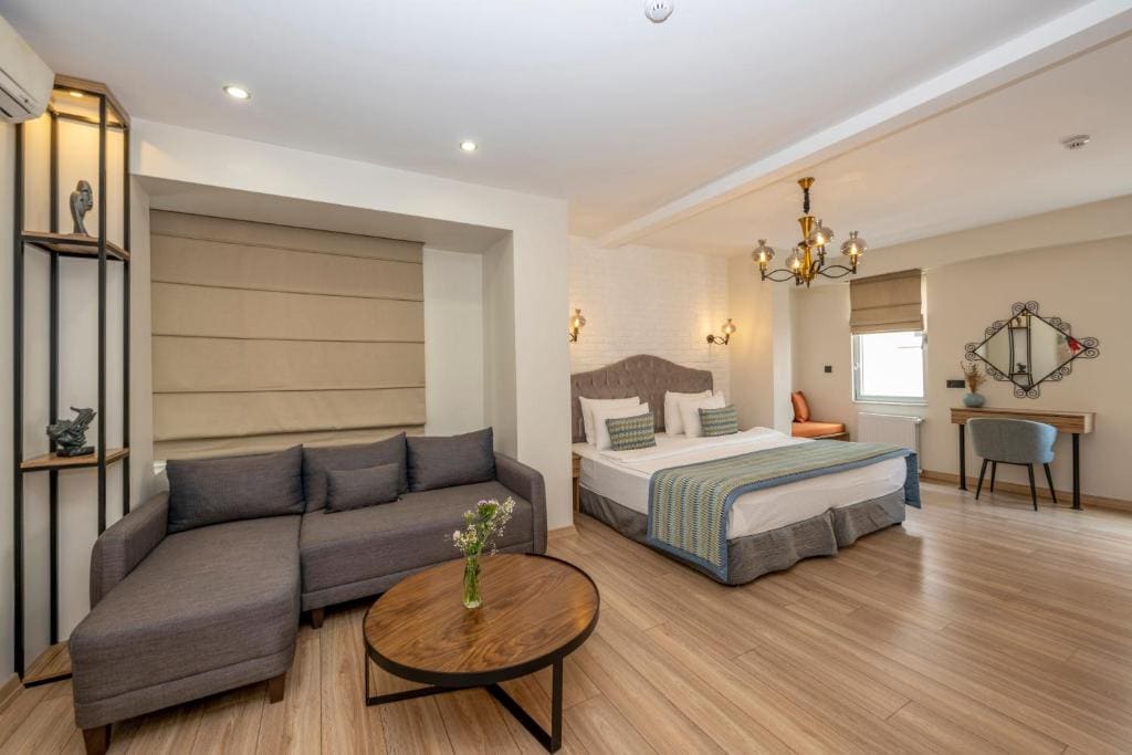 Deluxe King Room room - Image 3