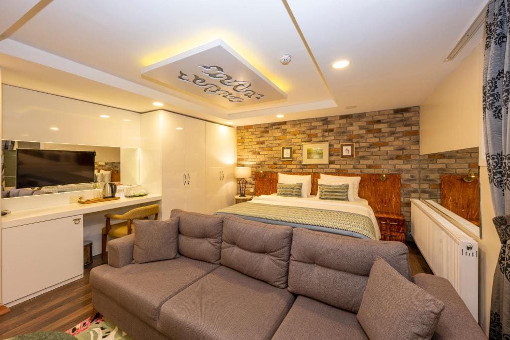 Deluxe King Room room - Image 2