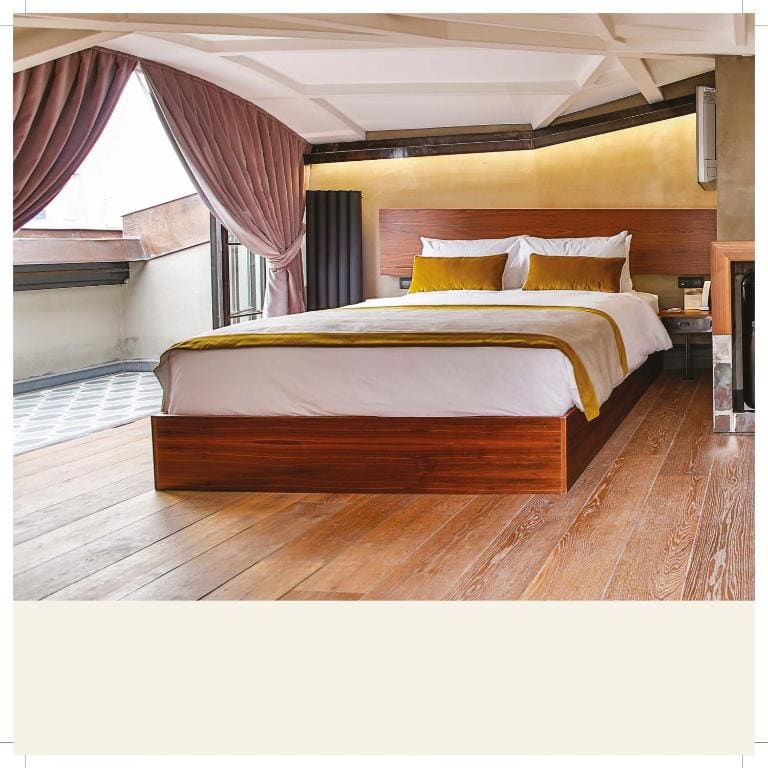 Roof Suite - Low Ceiling room - Image 2