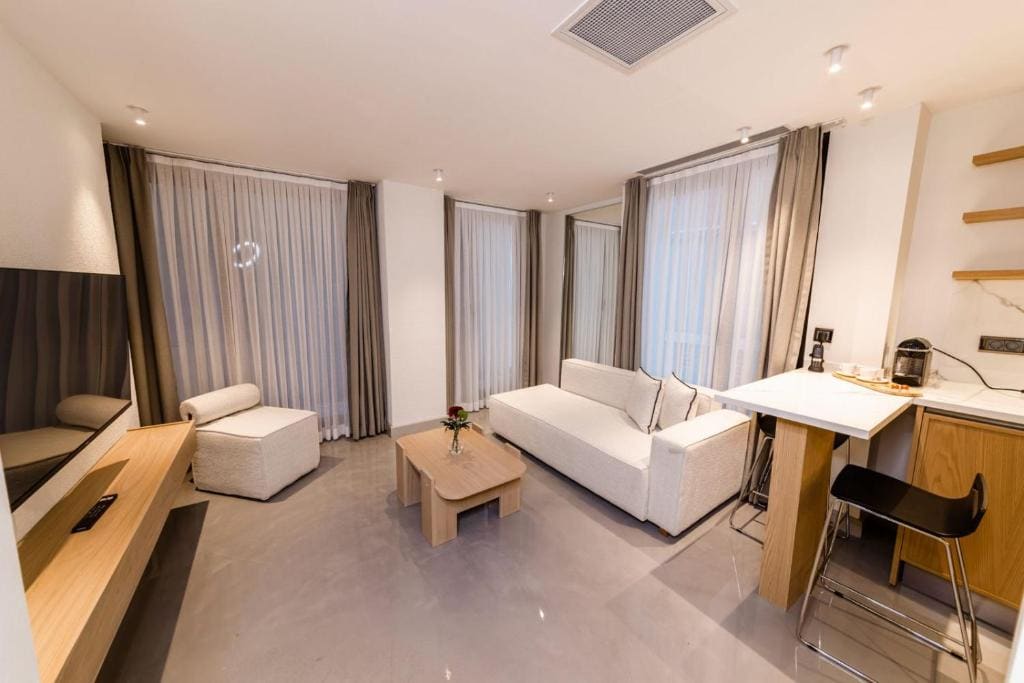 One-Bedroom Apartment room - Image 2