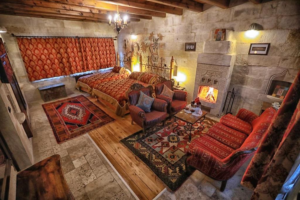 Stone Deluxe Triple- Lower Floor room - Image 1