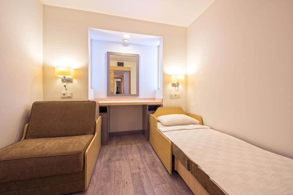 Family Room room - Image 3