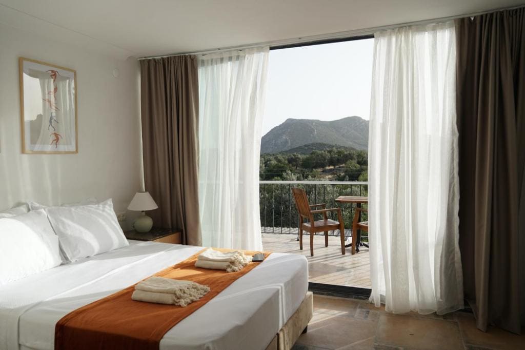 Double Room with Mountain View room - Image 2