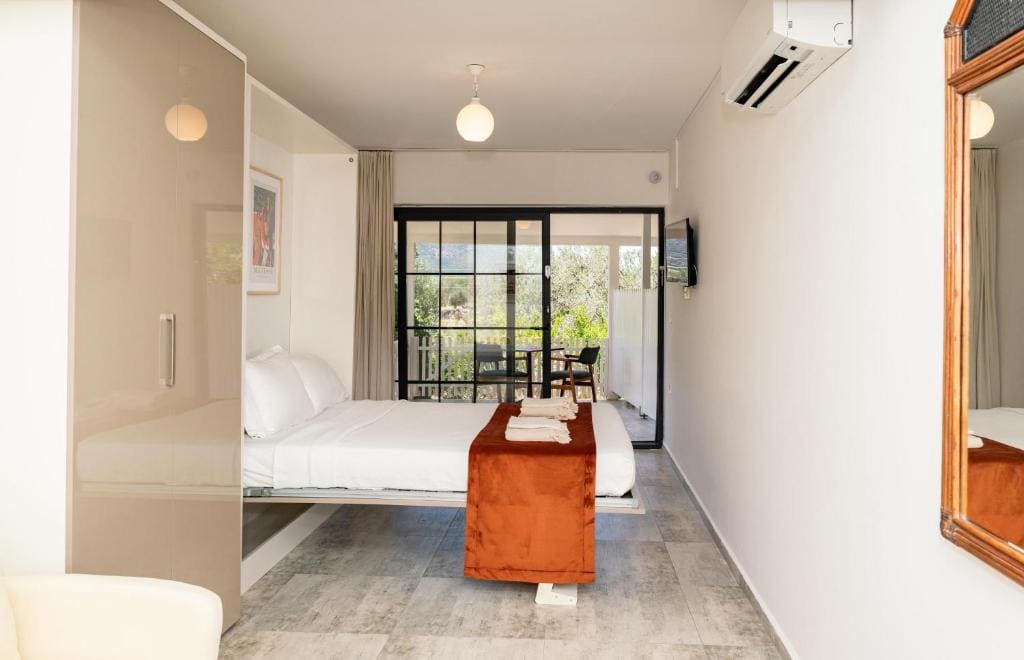 Double Room with Mountain View room - Image 1