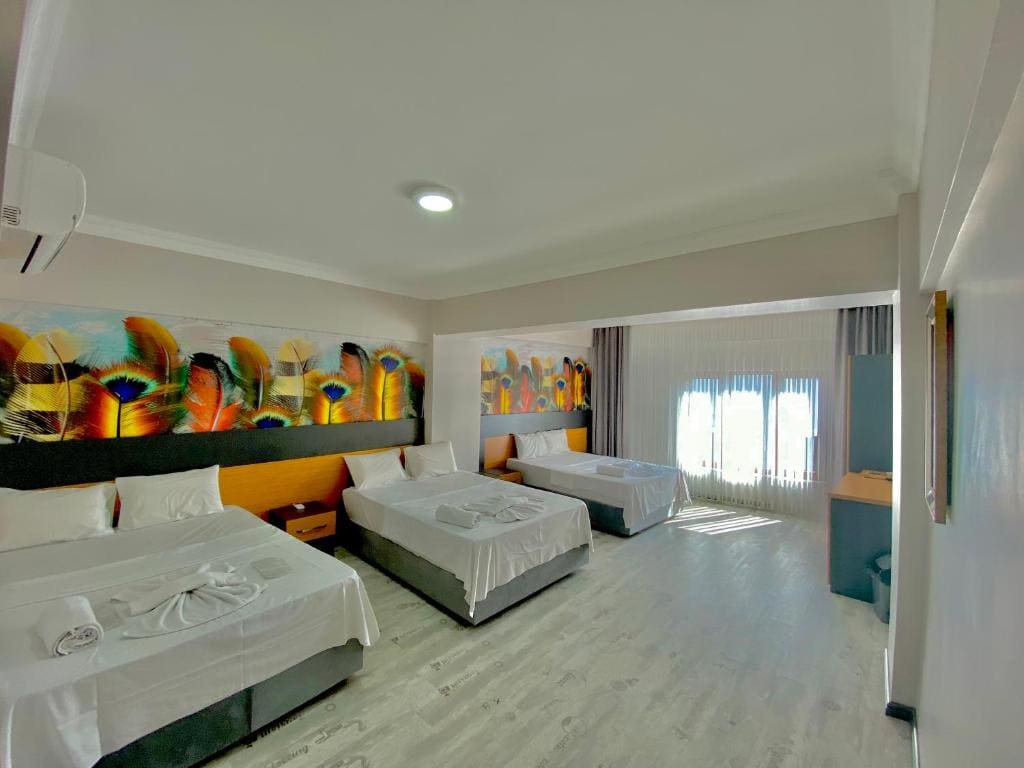 Superior Family Room room - Image 1
