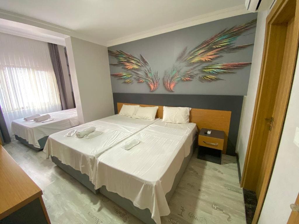 Deluxe Family Room room - Image 1