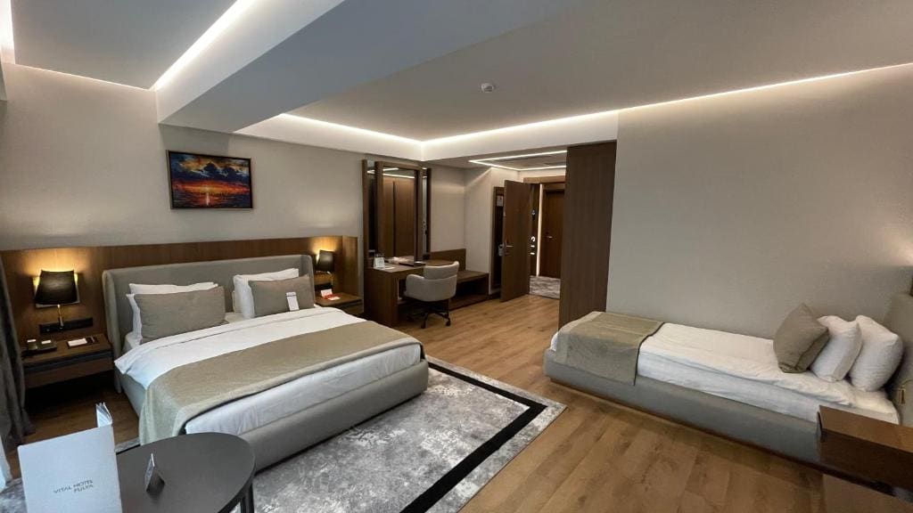 Deluxe Triple Room room - Image 3