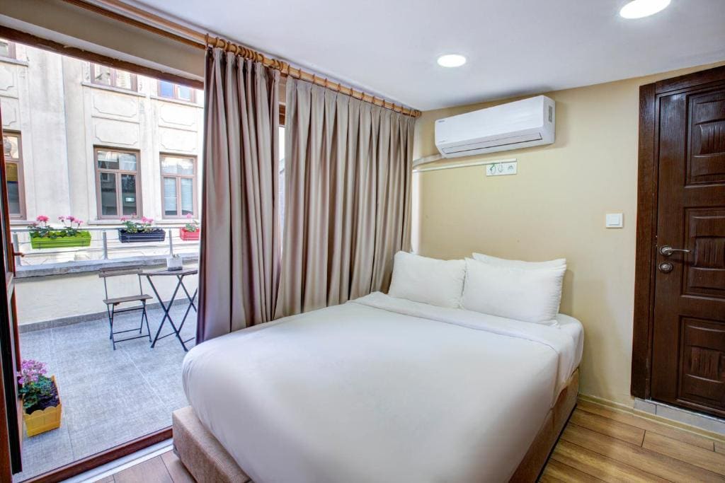 Double Room with Terrace room - Image 3