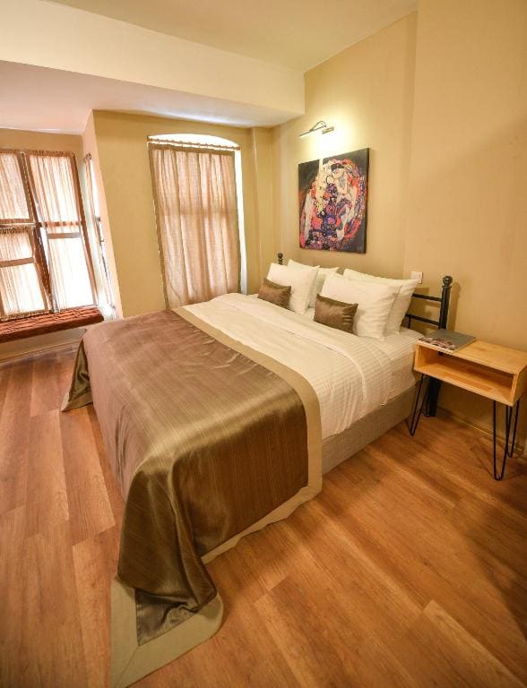 Deluxe King Room room - Image 2