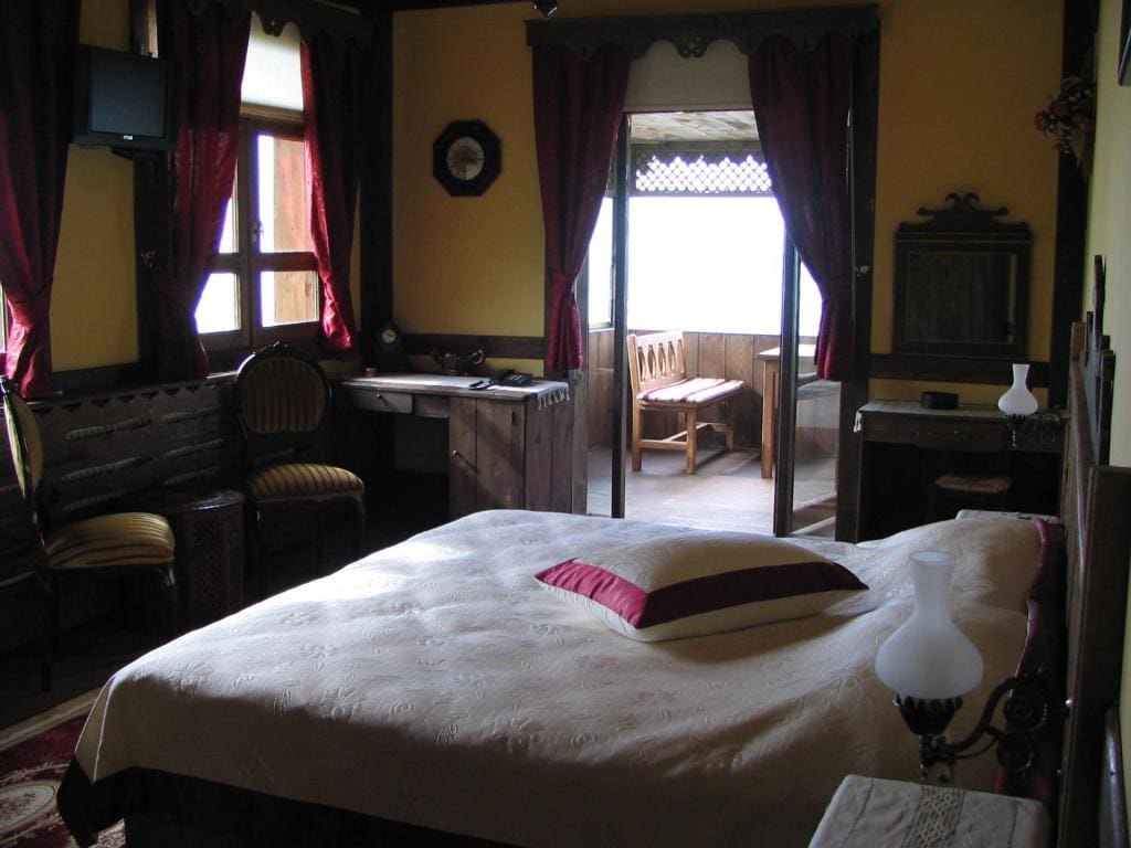 Deluxe Double Room with Side Sea View room - Image 1