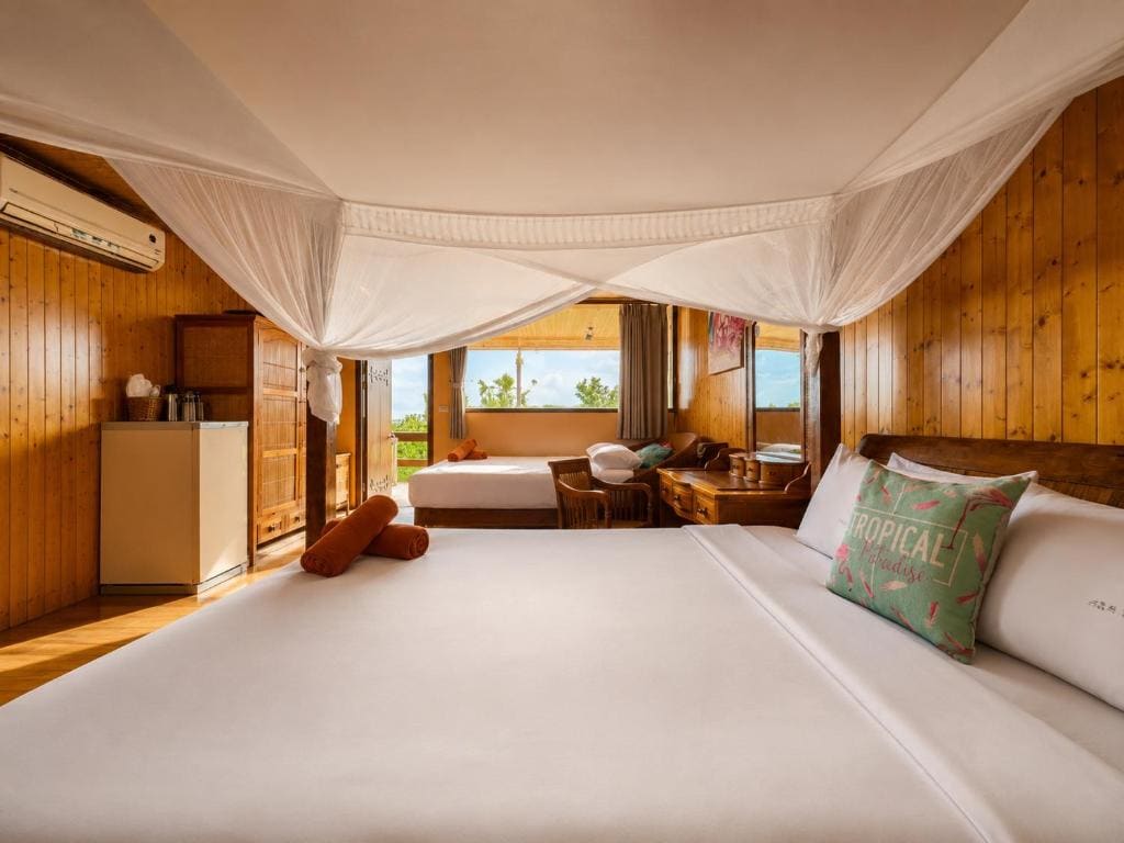 Quadruple Room with Sea View room - Image 3