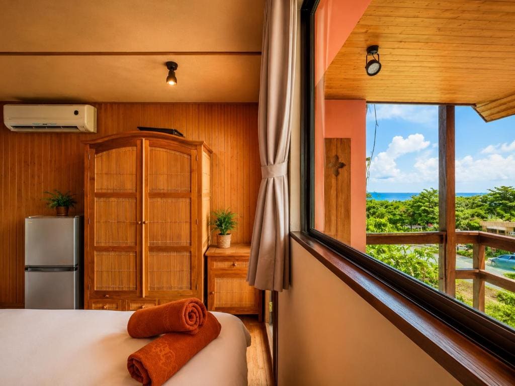 Quadruple Room with Sea View room - Image 2