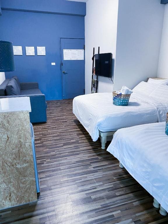 Quadruple Room with Private Bathroom room - Image 1