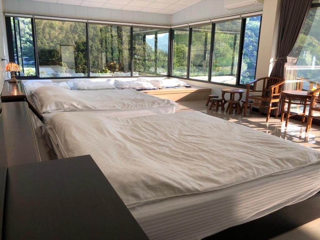 Deluxe Family Suite room - Image 1