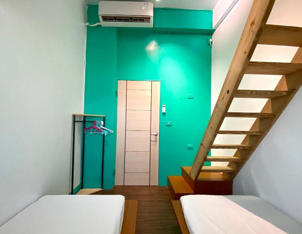 Single Room with Shared Shower and Toilet room - Image 2
