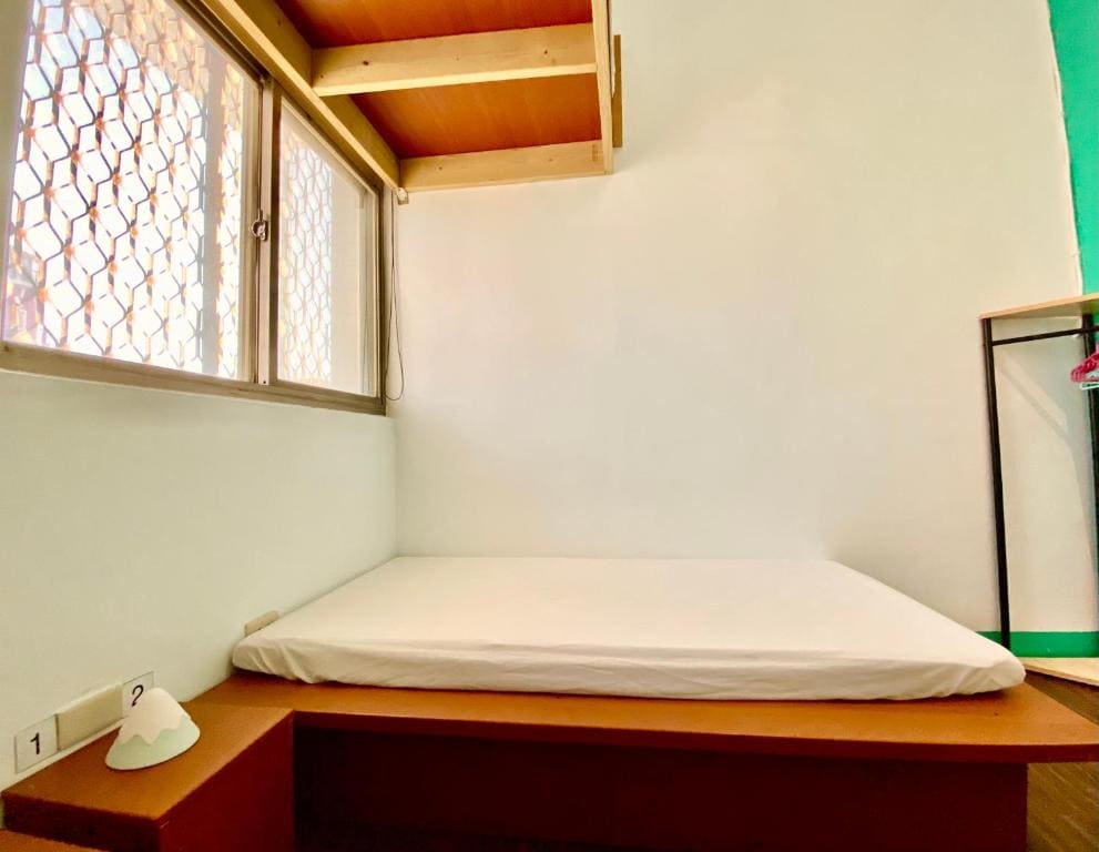 Single Room with Shared Shower and Toilet room - Image 3