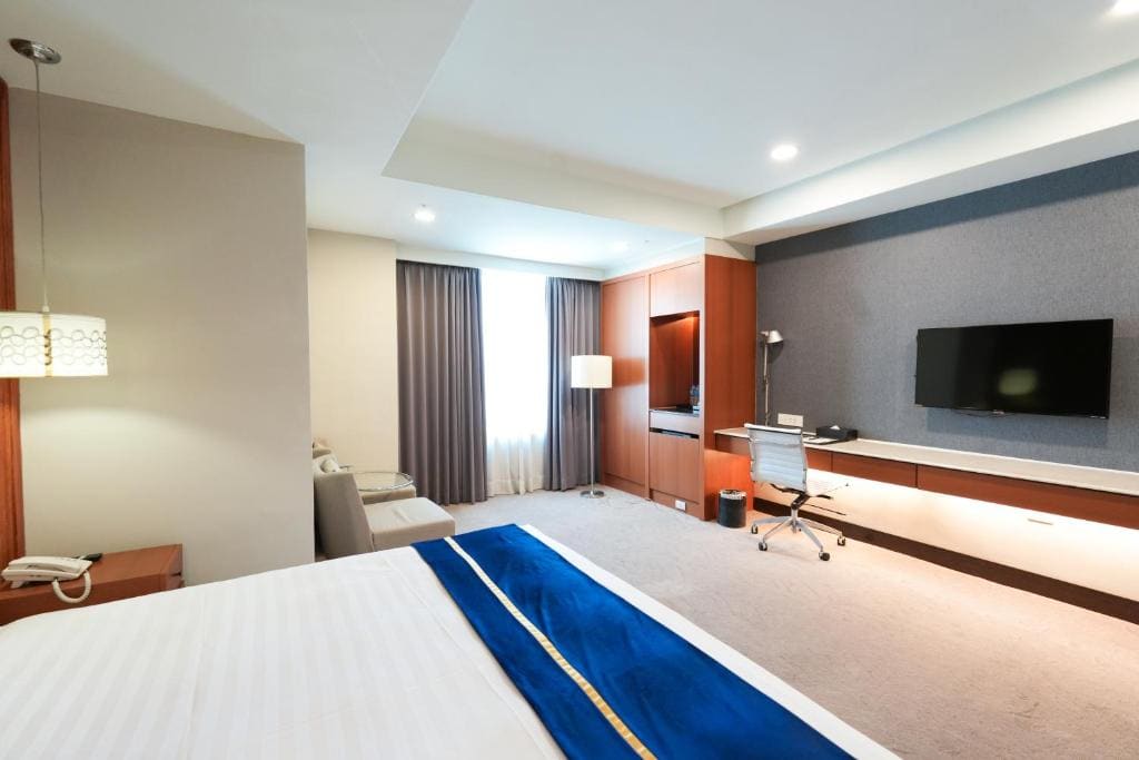Deluxe Double Room with Bath room - Image 1