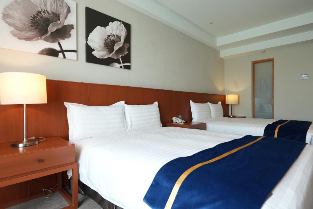 Deluxe Quadruple Room room - Image 3