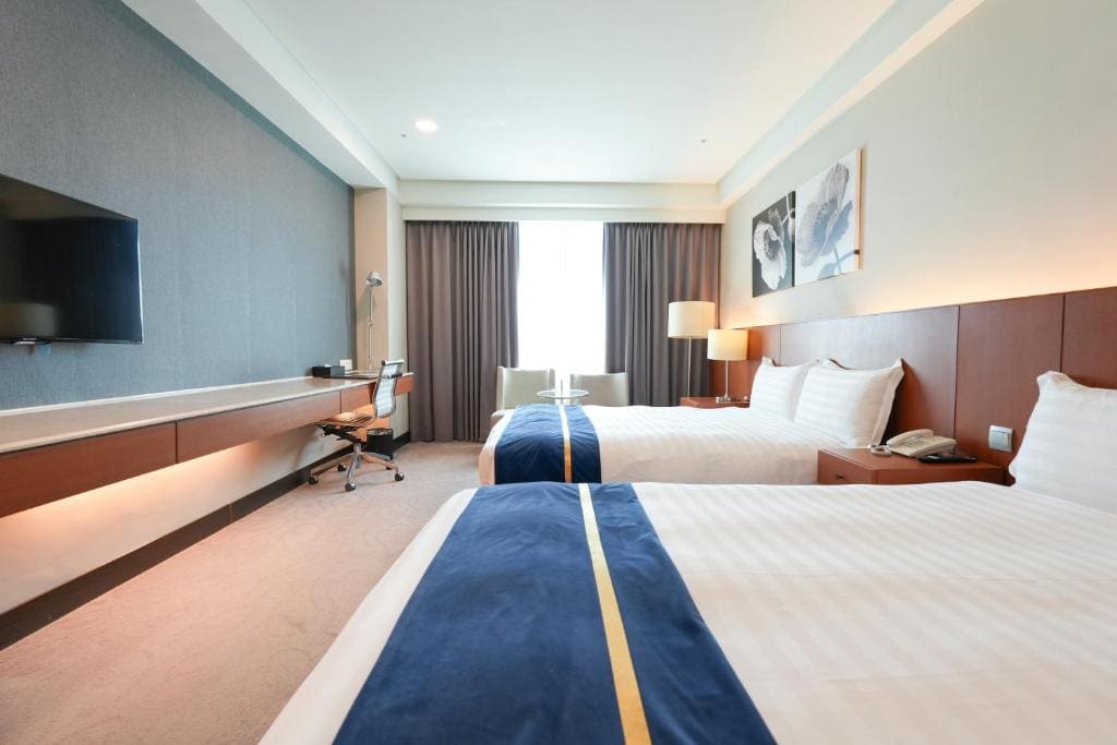 Deluxe Quadruple Room room - Image 1