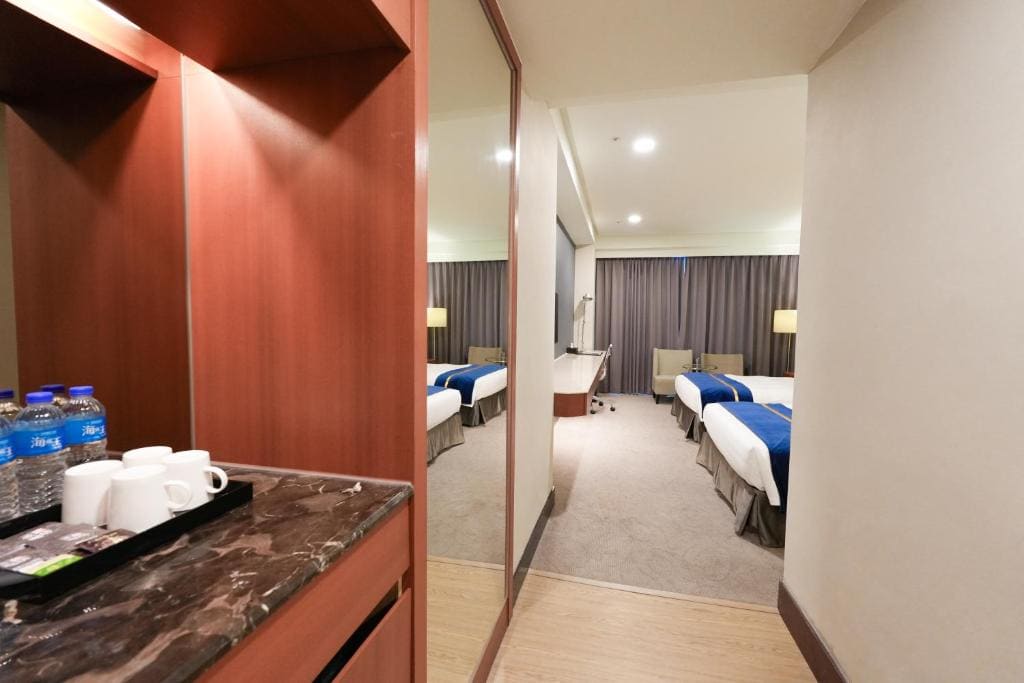 Deluxe Quadruple Room room - Image 2