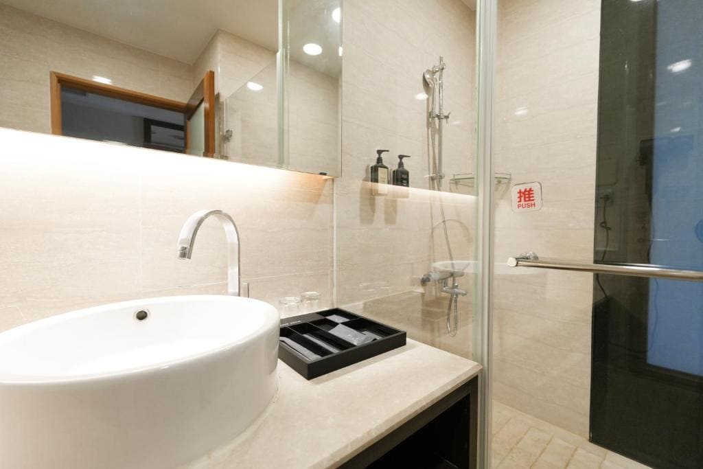 Run of House room - Image 1