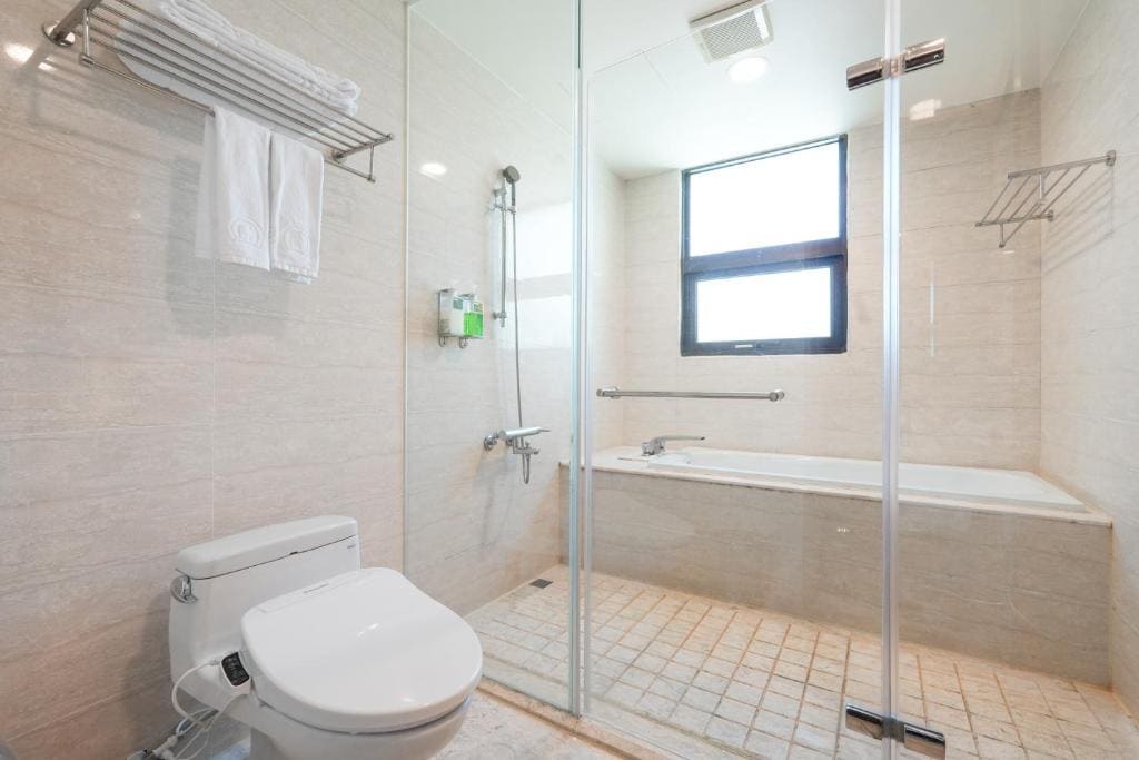 Deluxe Double Room with Bath room - Image 3