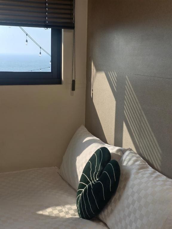 Double Room with Sea View room - Image 2