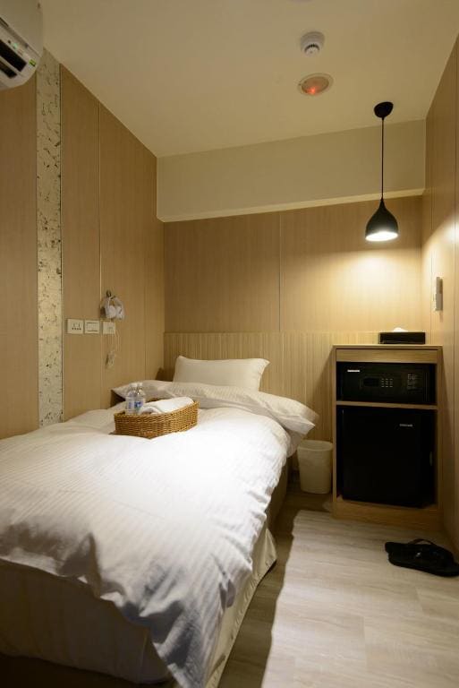 Single Room with Shared Bathroom and Toilet (No Window) room - Image 2