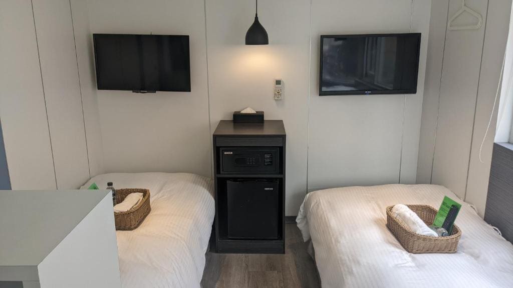 Female Deluxe Twin Room with Shared Bathroom and Toilet room - Image 2