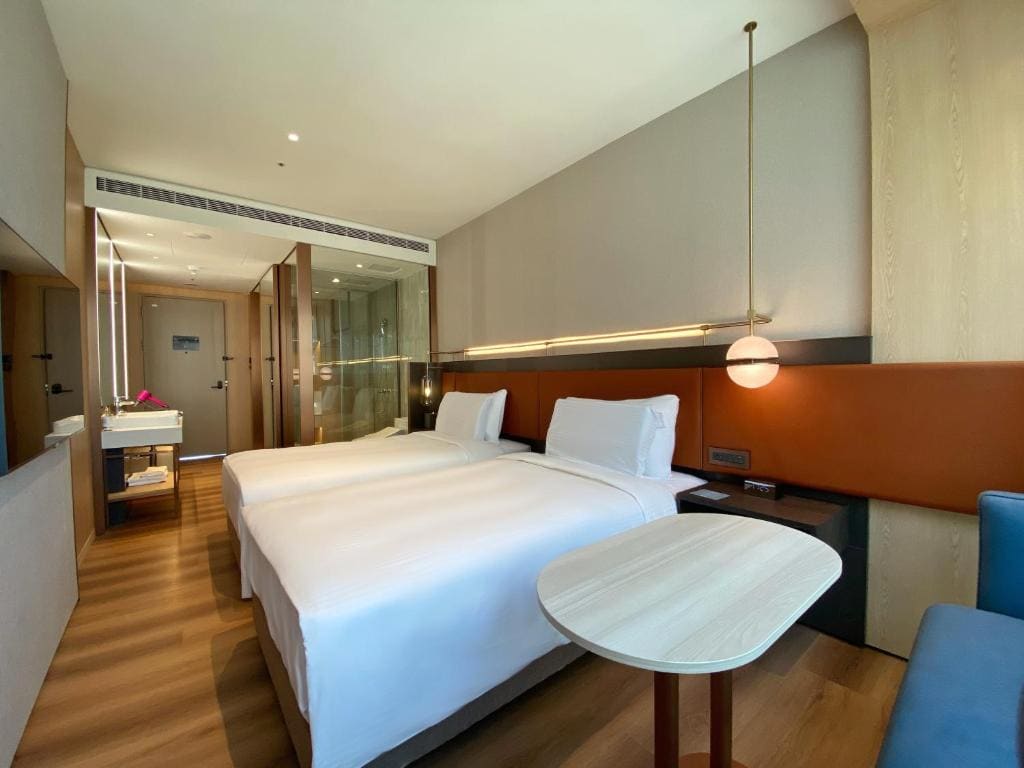 Deluxe Family Room room - Image 3