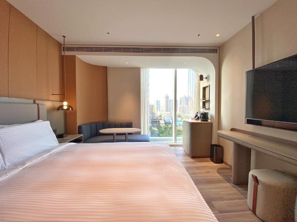 Deluxe Double -Deluxe floor room - Image 2