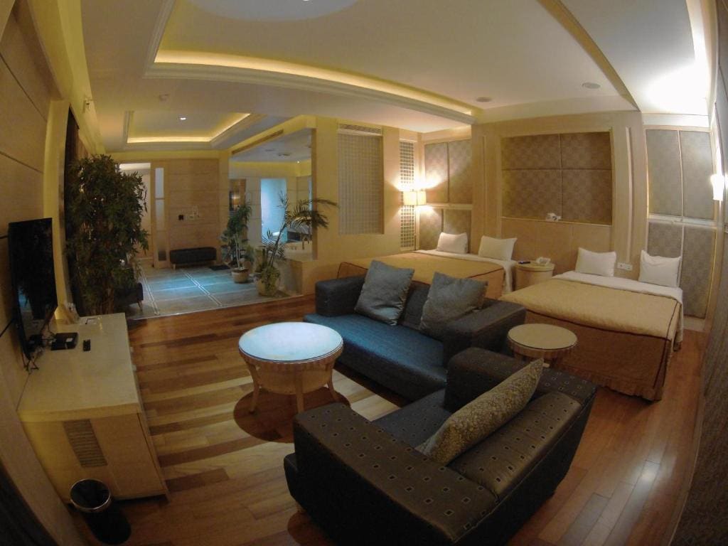 Deluxe Quadruple Room room - Image 2
