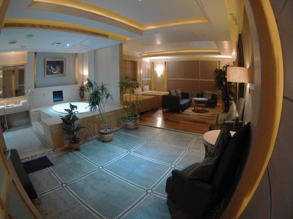 Deluxe Quadruple Room room - Image 3