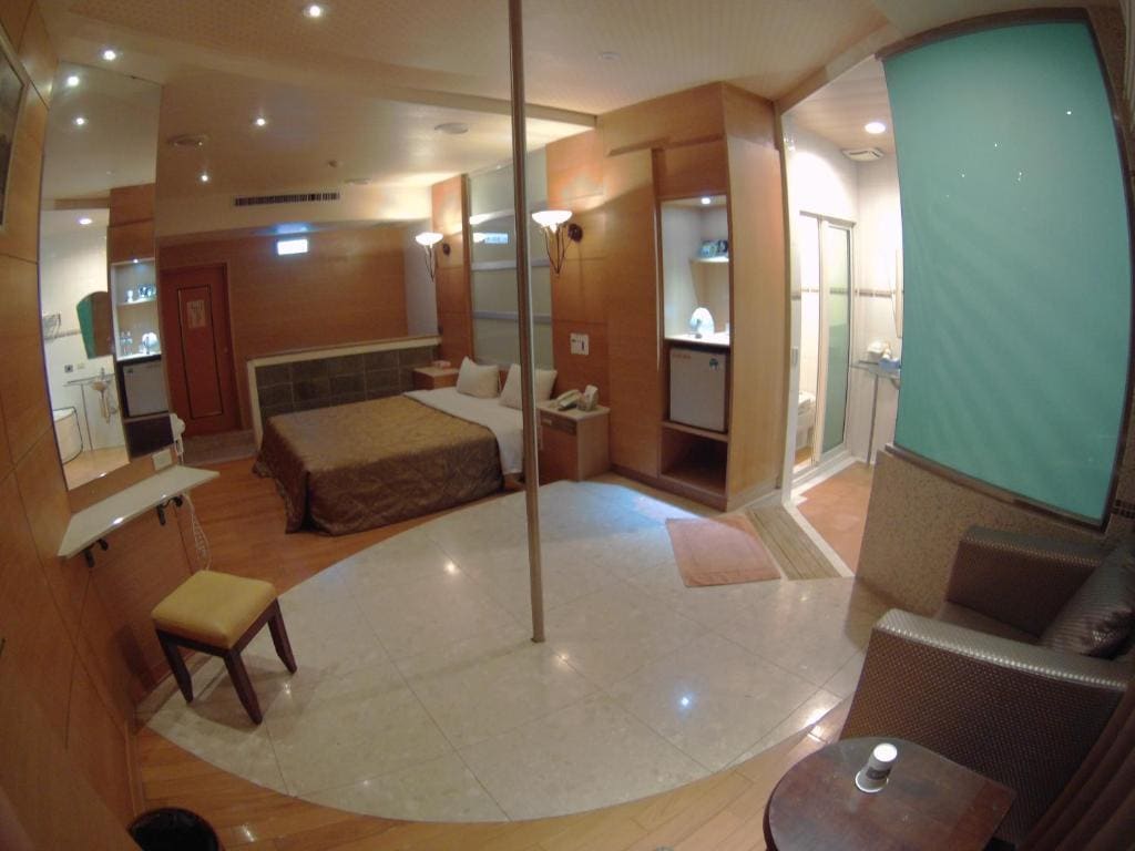 Deluxe Room room - Image 3
