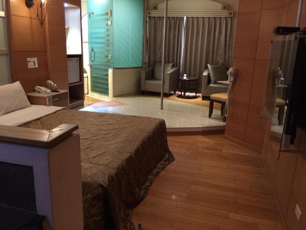 Deluxe Room room - Image 2
