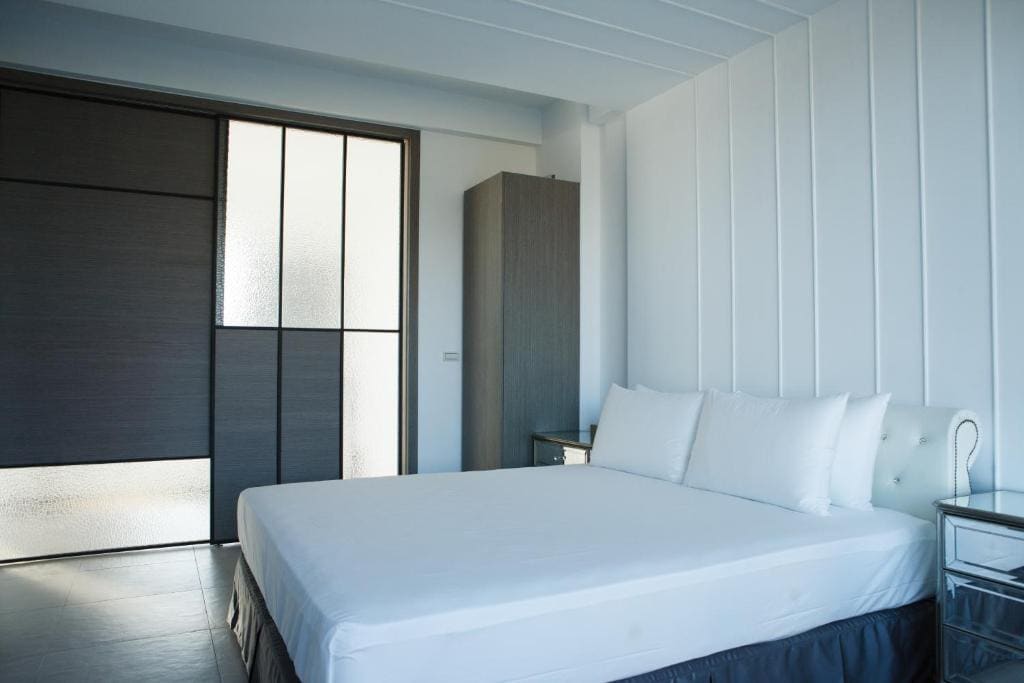 Deluxe Family Suite room - Image 2