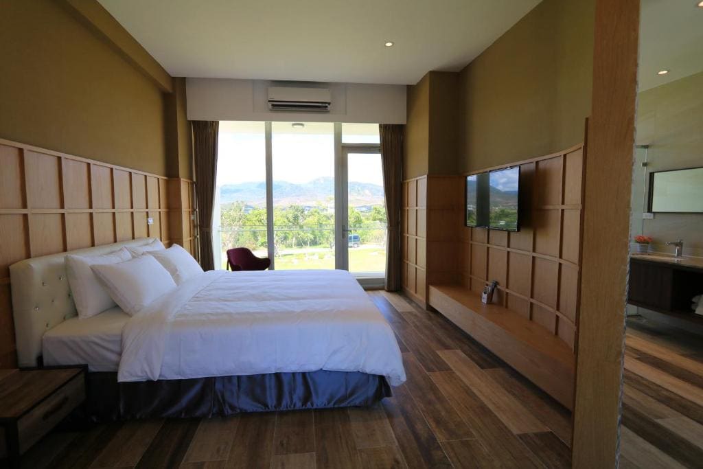 Deluxe Queen Room with Two Queen Beds room - Image 3