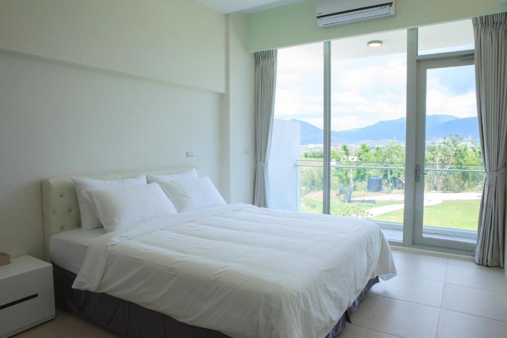 Family Room with Garden View room - Image 3