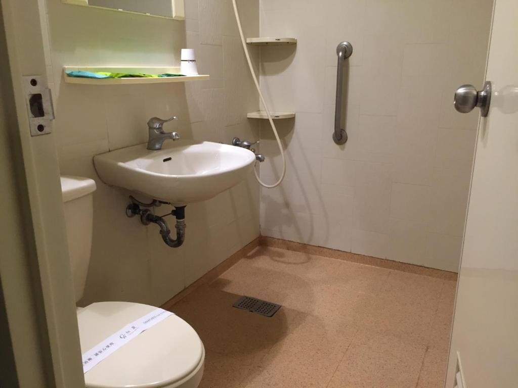 Standard Quadruple Room room - Image 3