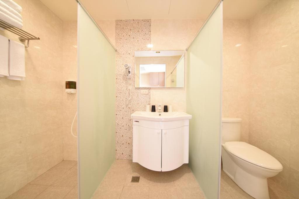 Deluxe Quadruple Room room - Image 1