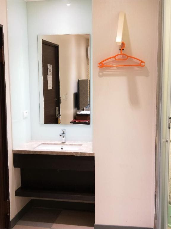 Superior Double Room (No Window) room - Image 3